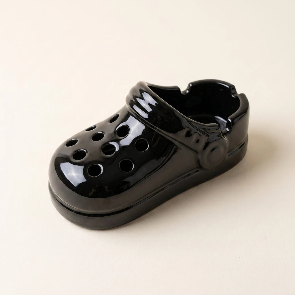 Croc — Black ashtray, side view